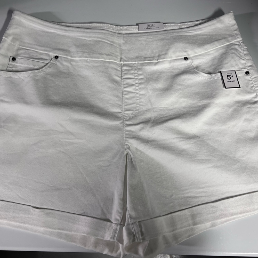 White shorts for women